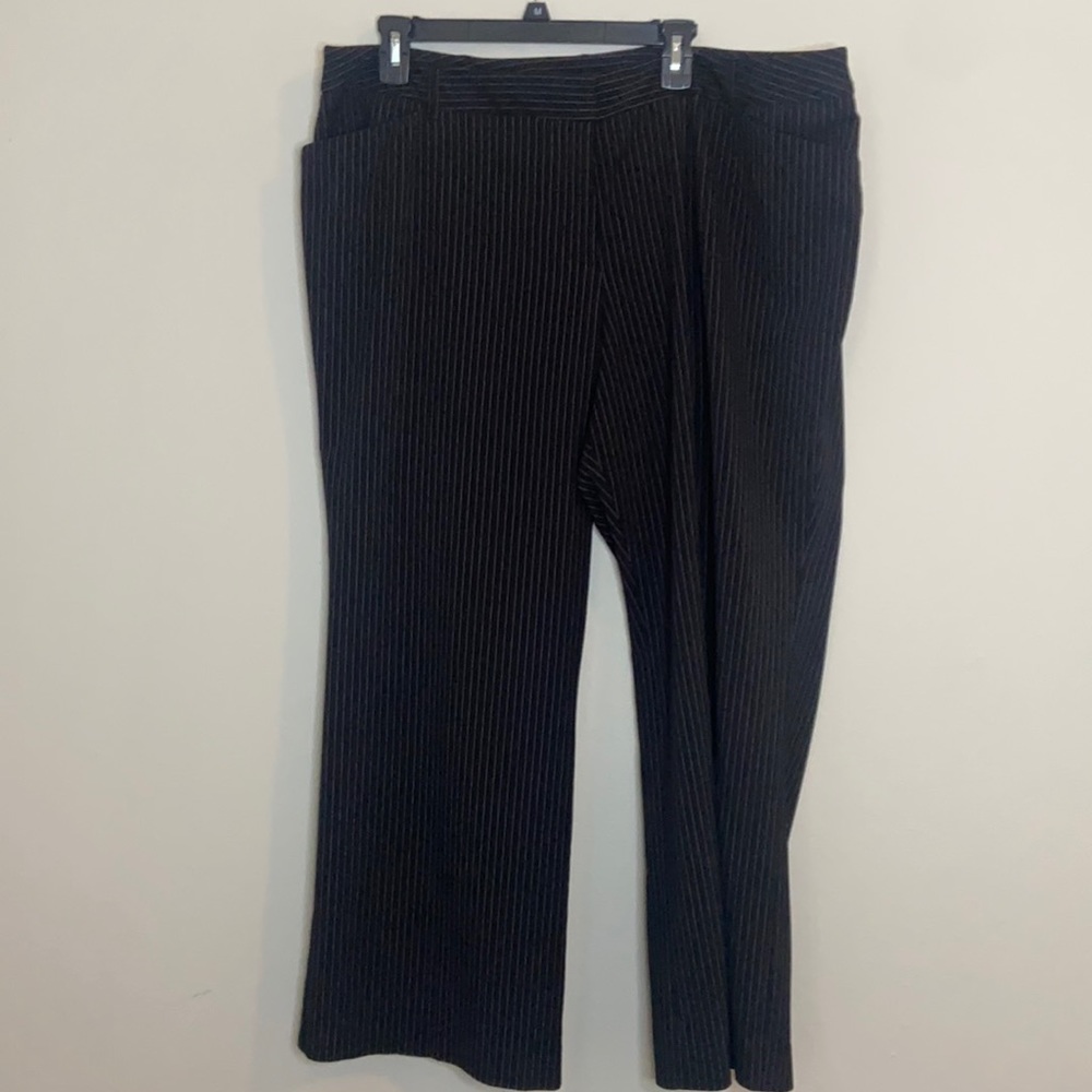 Lane Bryant trouser size 20 short *will add in top free!!